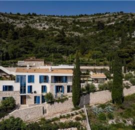 Luxury 4 Bedroom Villa with Infinity Pool, Sauna and Sea Views in Sveti Jakov, near Dubrovnik, Sleeps 8